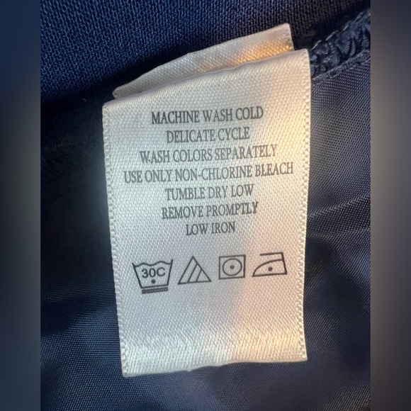 Roaman’s One Button Blazer, Shoulder Pads, Faux Pockets On Front, Blue, Size 14W - Picture 9 of 9